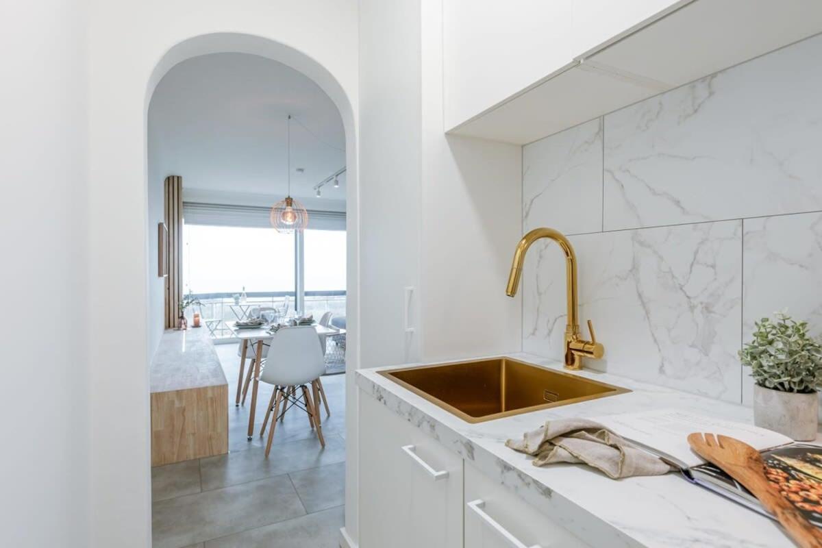 Apartment Huswell - Modern With Seaview And Parking Blankenberge